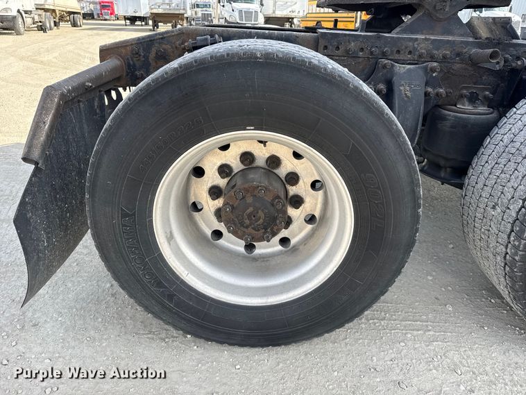 image for item EU6409 2011 Freightliner Cascadia semi truck