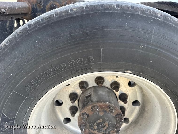 image for item EU6409 2011 Freightliner Cascadia semi truck