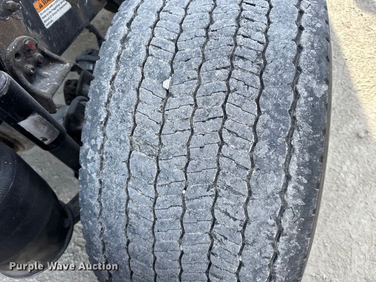 image for item EU6409 2011 Freightliner Cascadia semi truck