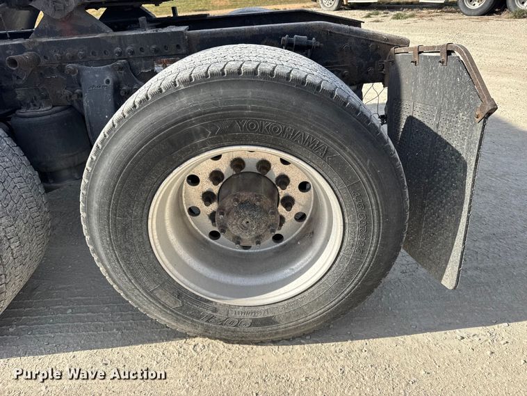 image for item EU6409 2011 Freightliner Cascadia semi truck