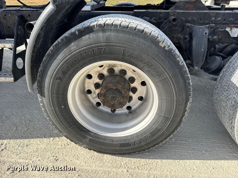 image for item EU6409 2011 Freightliner Cascadia semi truck