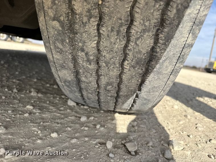 image for item EU6409 2011 Freightliner Cascadia semi truck