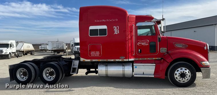 image for item EU6410 2009 Peterbilt 386 semi truck