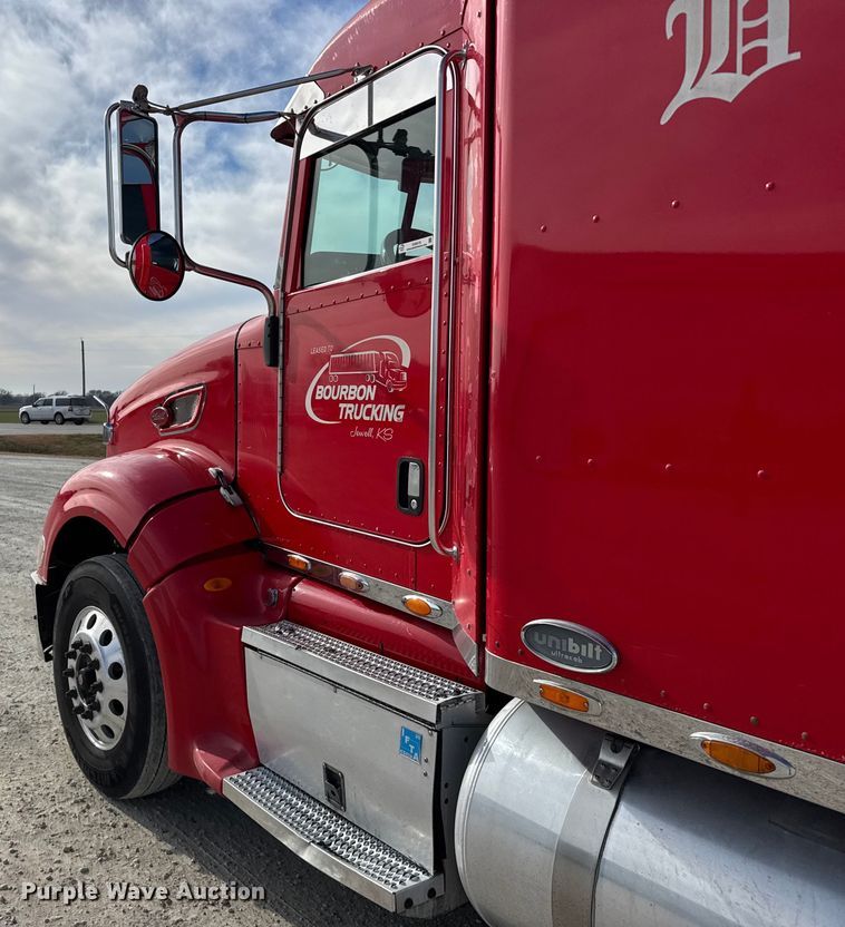 image for item EU6410 2009 Peterbilt 386 semi truck