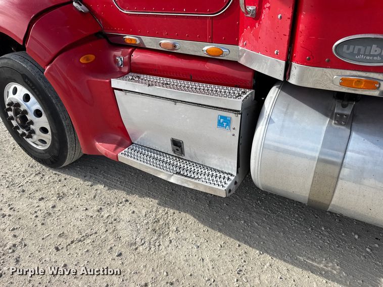 image for item EU6410 2009 Peterbilt 386 semi truck
