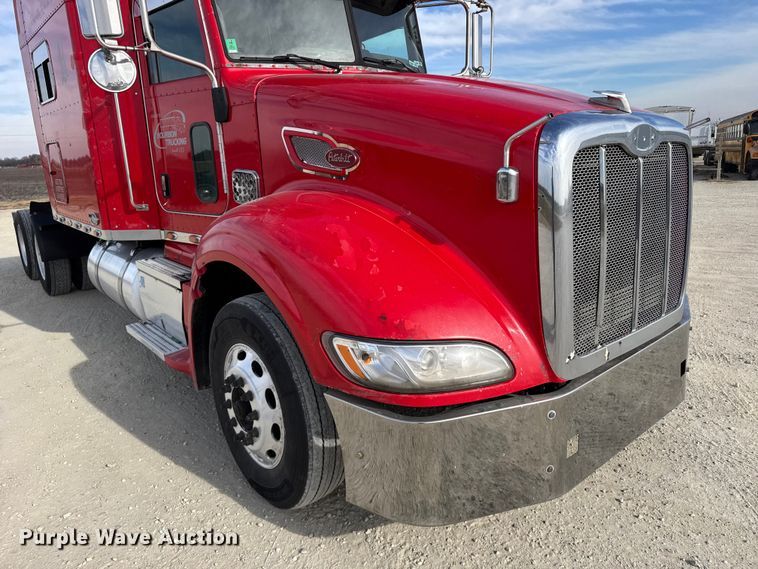 image for item EU6410 2009 Peterbilt 386 semi truck