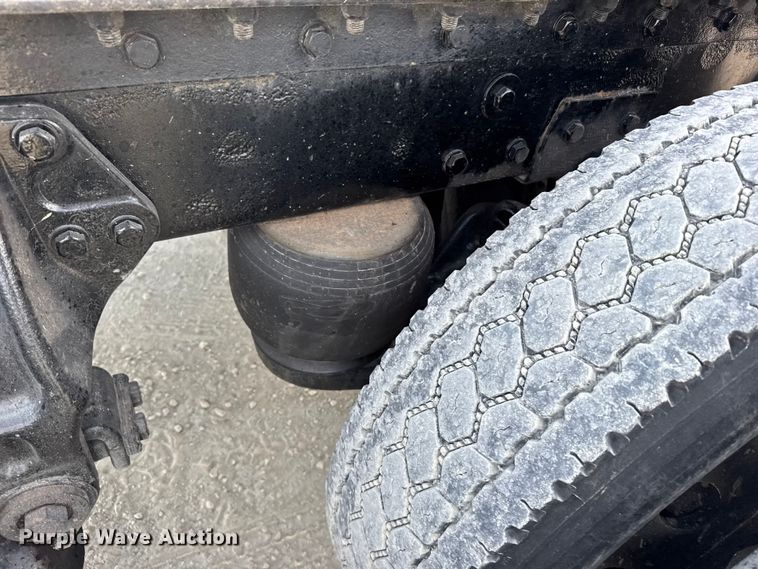 image for item EU6410 2009 Peterbilt 386 semi truck