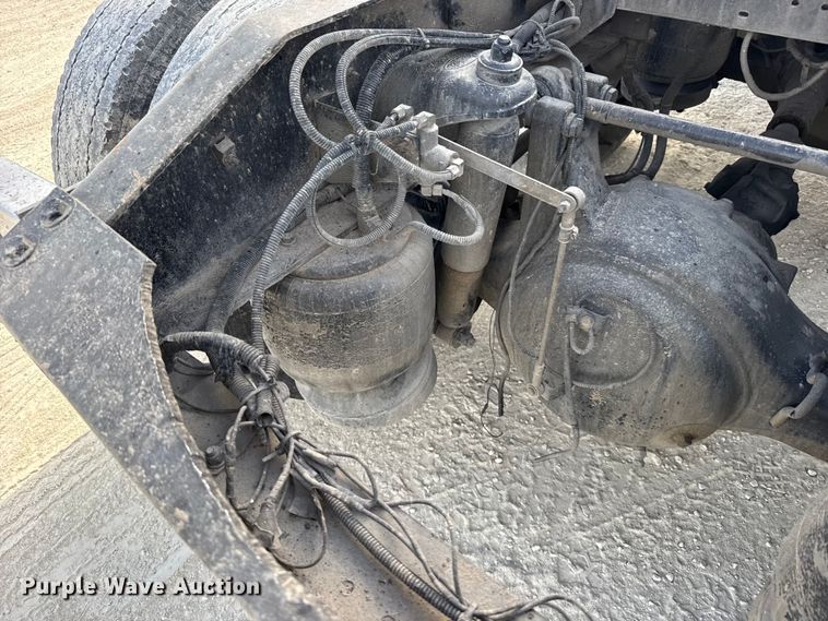 image for item EU6410 2009 Peterbilt 386 semi truck