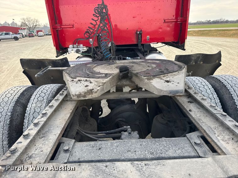 image for item EU6410 2009 Peterbilt 386 semi truck