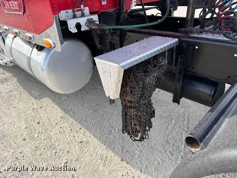 image for item EU6410 2009 Peterbilt 386 semi truck