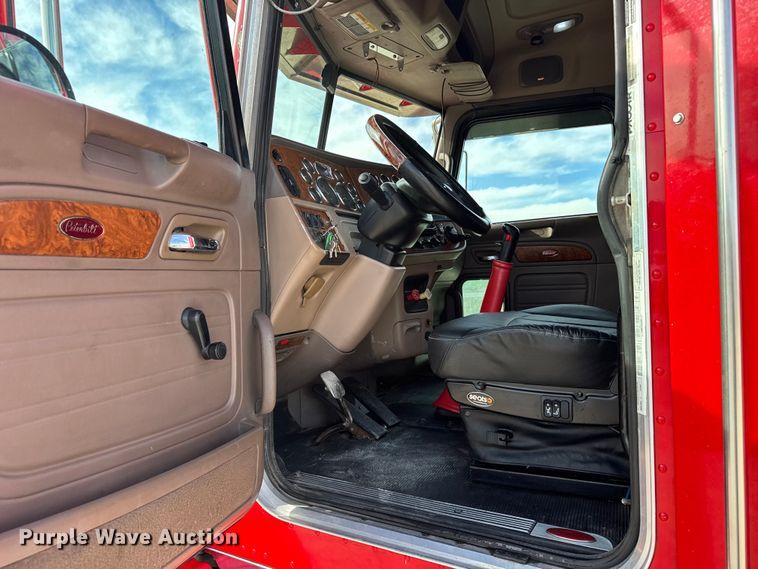 image for item EU6410 2009 Peterbilt 386 semi truck