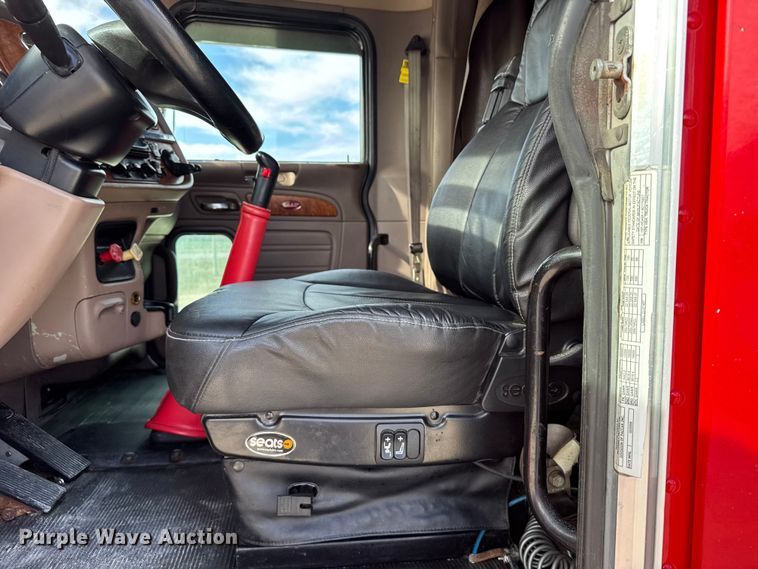 image for item EU6410 2009 Peterbilt 386 semi truck