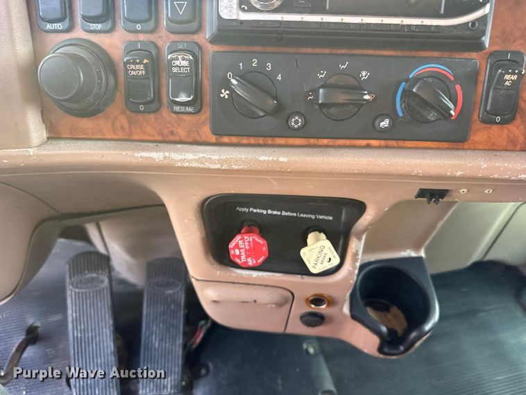 image for item EU6410 2009 Peterbilt 386 semi truck