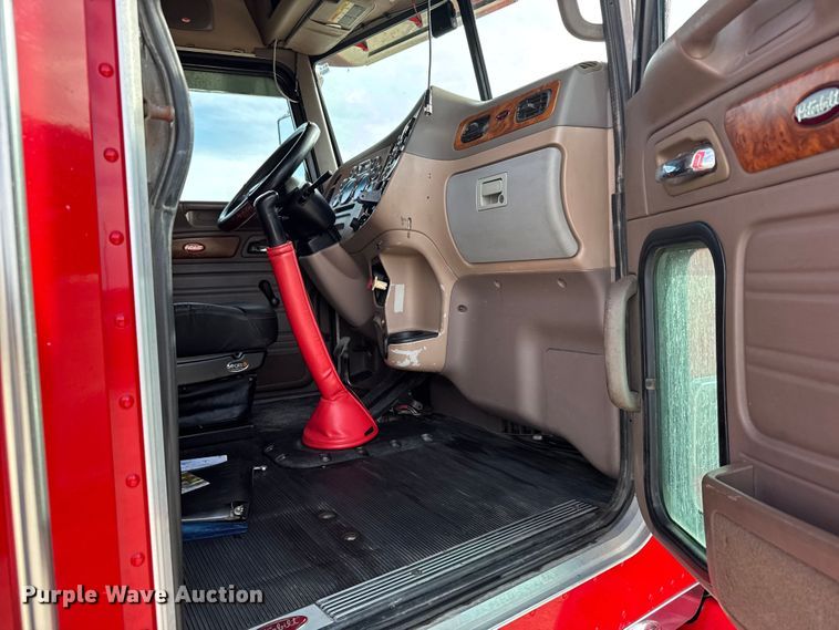 image for item EU6410 2009 Peterbilt 386 semi truck