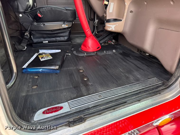 image for item EU6410 2009 Peterbilt 386 semi truck