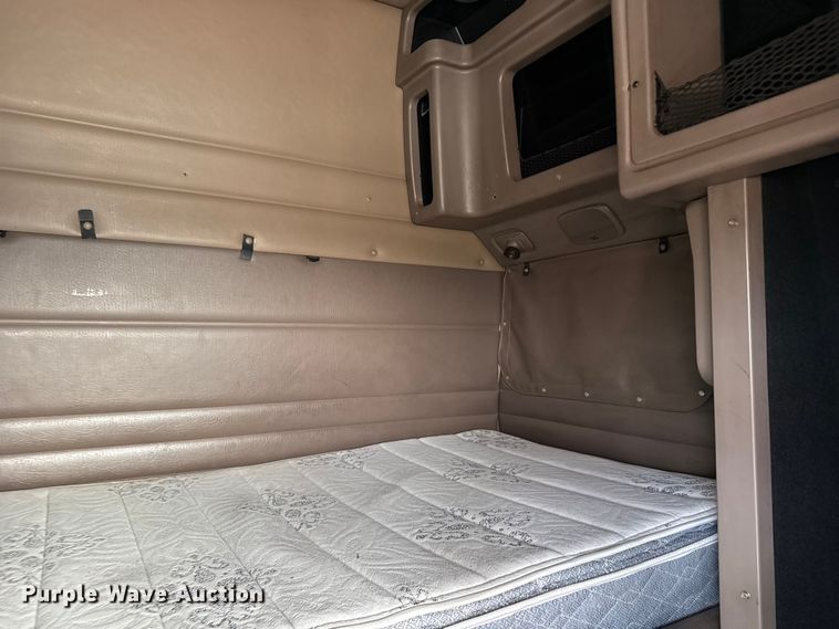 image for item EU6410 2009 Peterbilt 386 semi truck