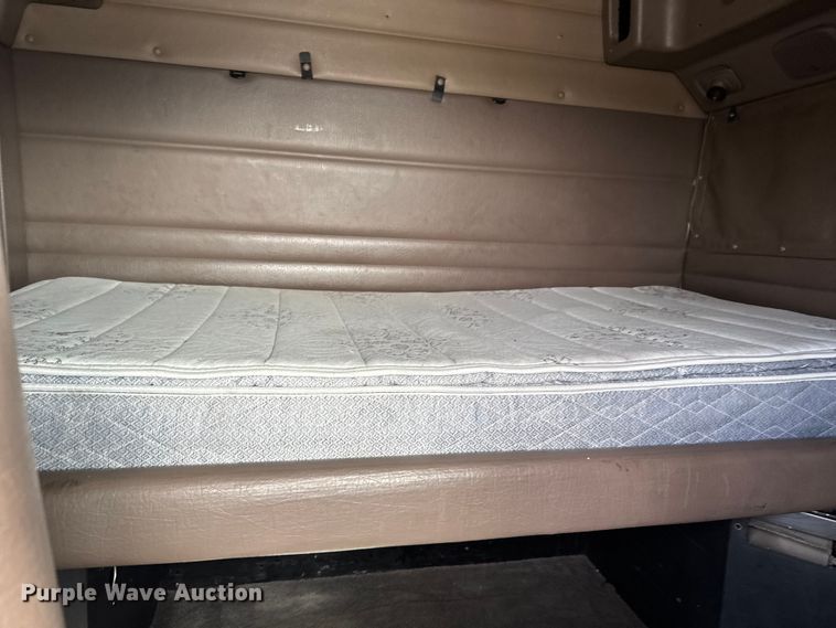 image for item EU6410 2009 Peterbilt 386 semi truck