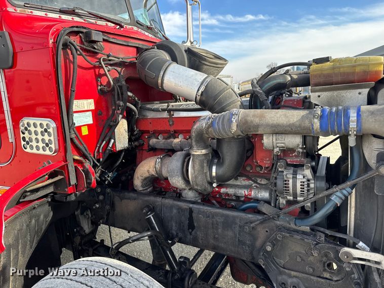 image for item EU6410 2009 Peterbilt 386 semi truck