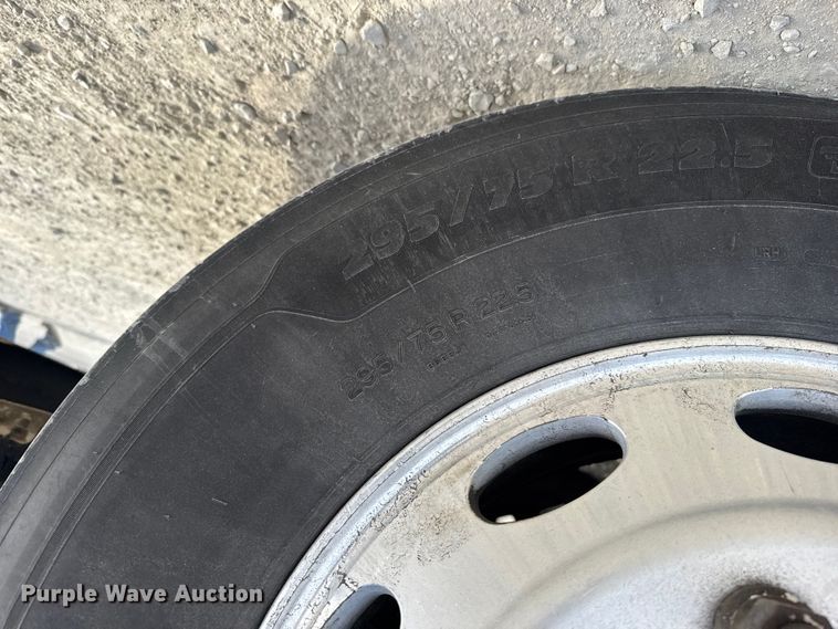 image for item EU6410 2009 Peterbilt 386 semi truck