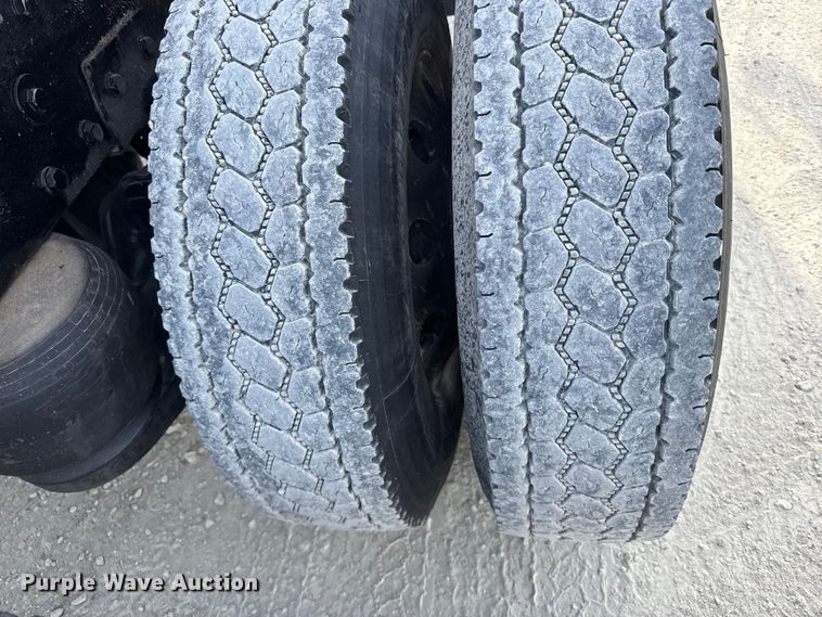 image for item EU6410 2009 Peterbilt 386 semi truck