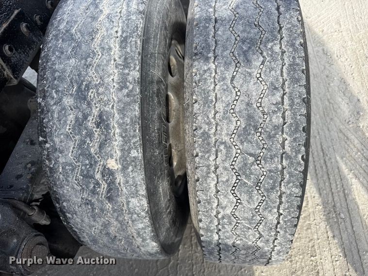 image for item EU6410 2009 Peterbilt 386 semi truck