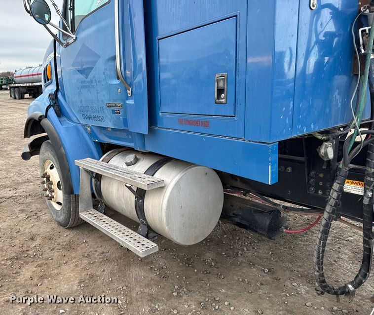 image for item EU6459 2007 Sterling L-Line semi truck