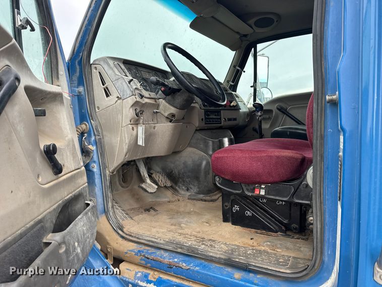 image for item EU6459 2007 Sterling L-Line semi truck