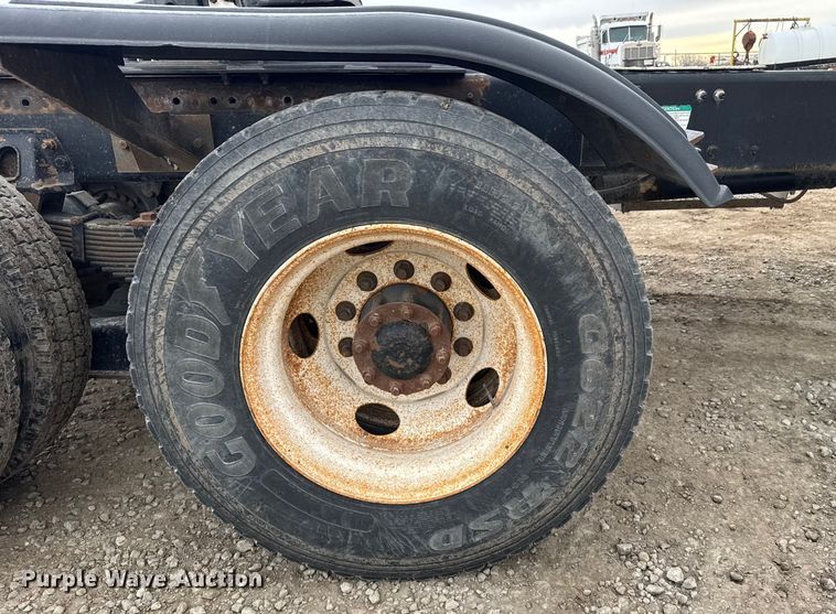 image for item EU6459 2007 Sterling L-Line semi truck