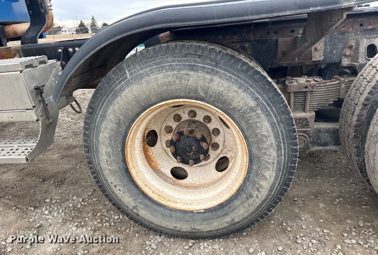 image for item EU6459 2007 Sterling L-Line semi truck