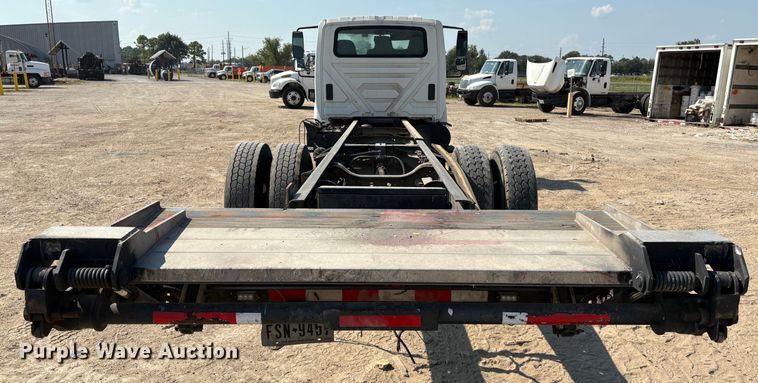 image for item EU7034 2002 International 4300 truck cab and chassis