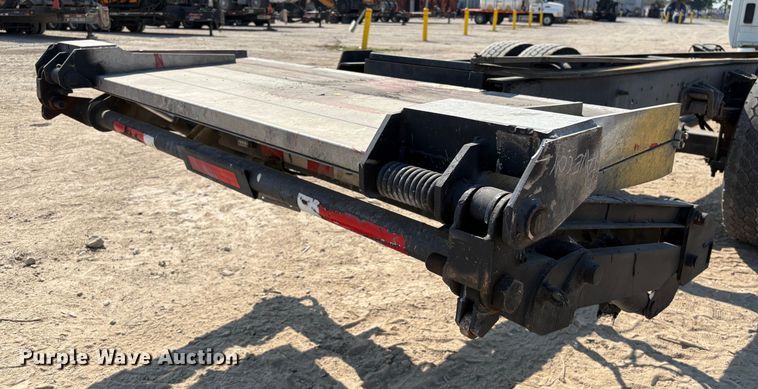 image for item EU7034 2002 International 4300 truck cab and chassis