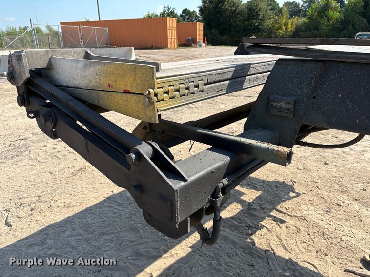 image for item EU7034 2002 International 4300 truck cab and chassis