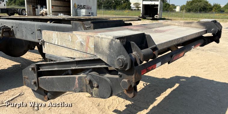 image for item EU7034 2002 International 4300 truck cab and chassis