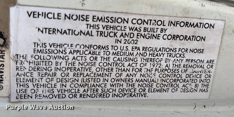 image for item EU7034 2002 International 4300 truck cab and chassis