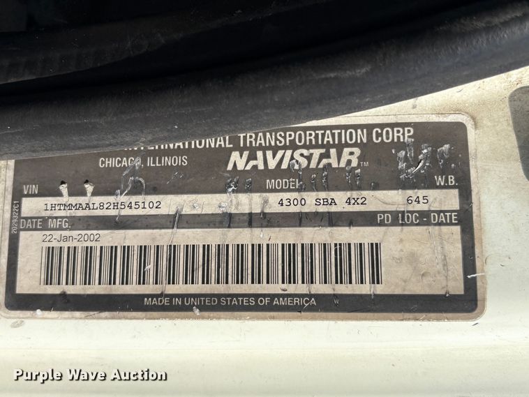 image for item EU7034 2002 International 4300 truck cab and chassis