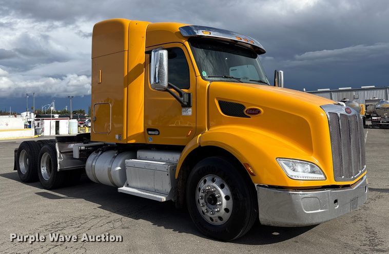 image for item EU8540 2017 Peterbilt 579 semi truck