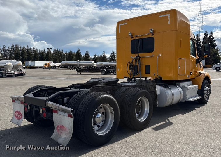 image for item EU8540 2017 Peterbilt 579 semi truck