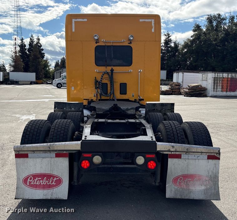 image for item EU8540 2017 Peterbilt 579 semi truck