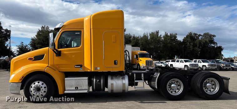 image for item EU8540 2017 Peterbilt 579 semi truck