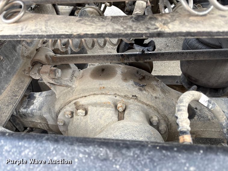 image for item EU8540 2017 Peterbilt 579 semi truck