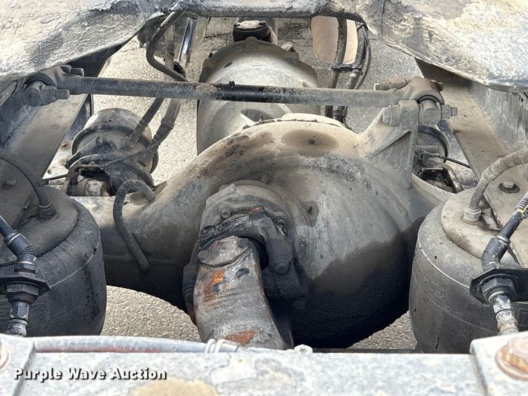 image for item EU8540 2017 Peterbilt 579 semi truck