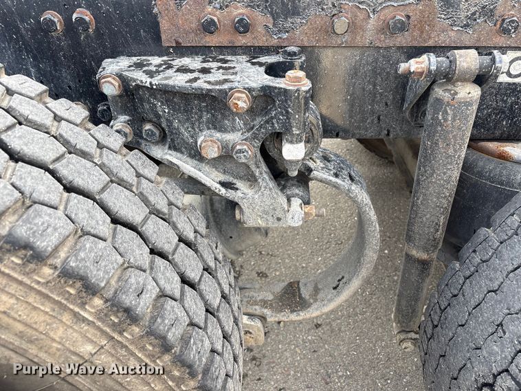 image for item EU8540 2017 Peterbilt 579 semi truck