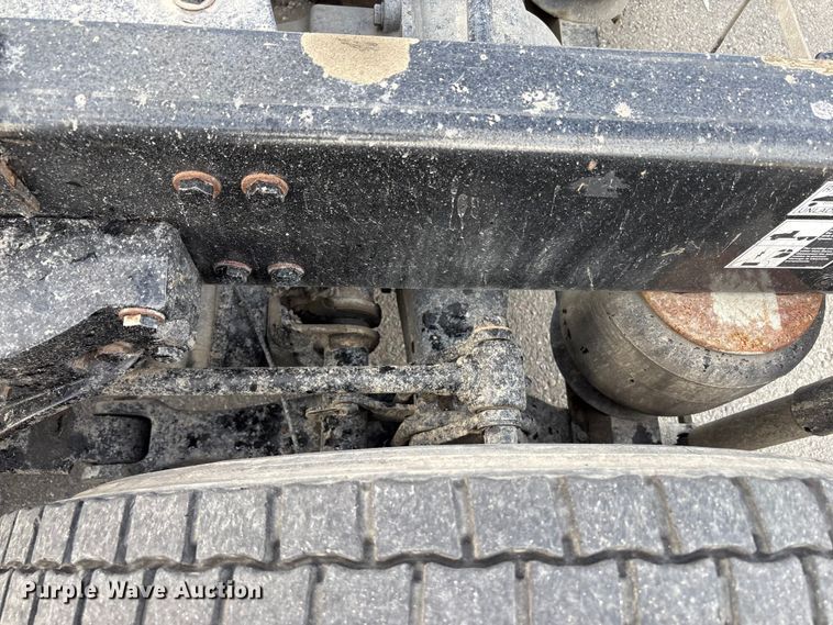 image for item EU8540 2017 Peterbilt 579 semi truck