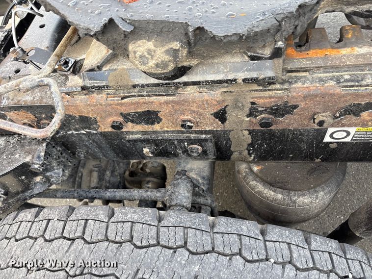 image for item EU8540 2017 Peterbilt 579 semi truck