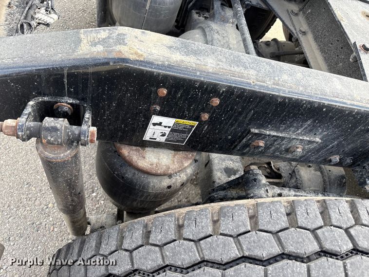 image for item EU8540 2017 Peterbilt 579 semi truck