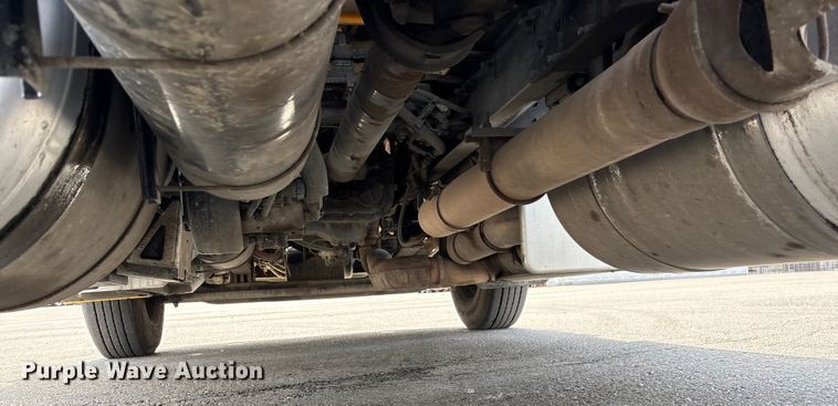 image for item EU8540 2017 Peterbilt 579 semi truck