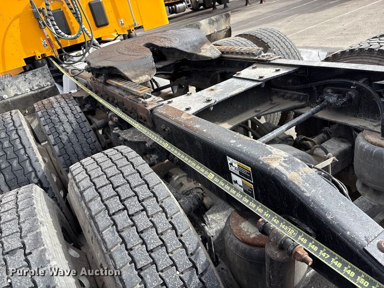 image for item EU8540 2017 Peterbilt 579 semi truck