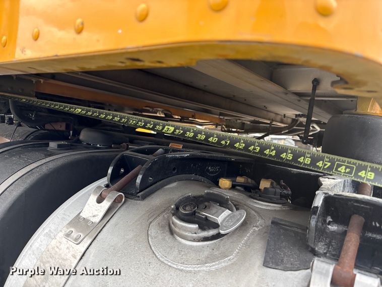 image for item EU8540 2017 Peterbilt 579 semi truck