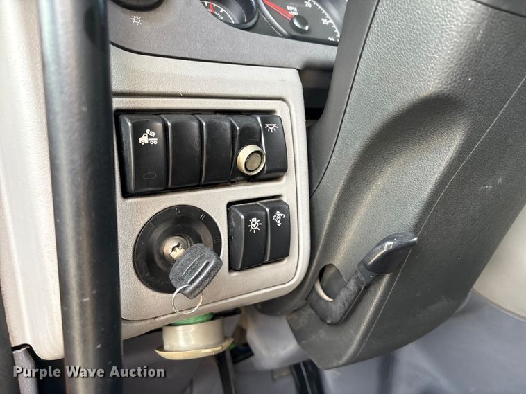 image for item EU8540 2017 Peterbilt 579 semi truck