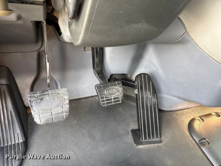 image for item EU8540 2017 Peterbilt 579 semi truck